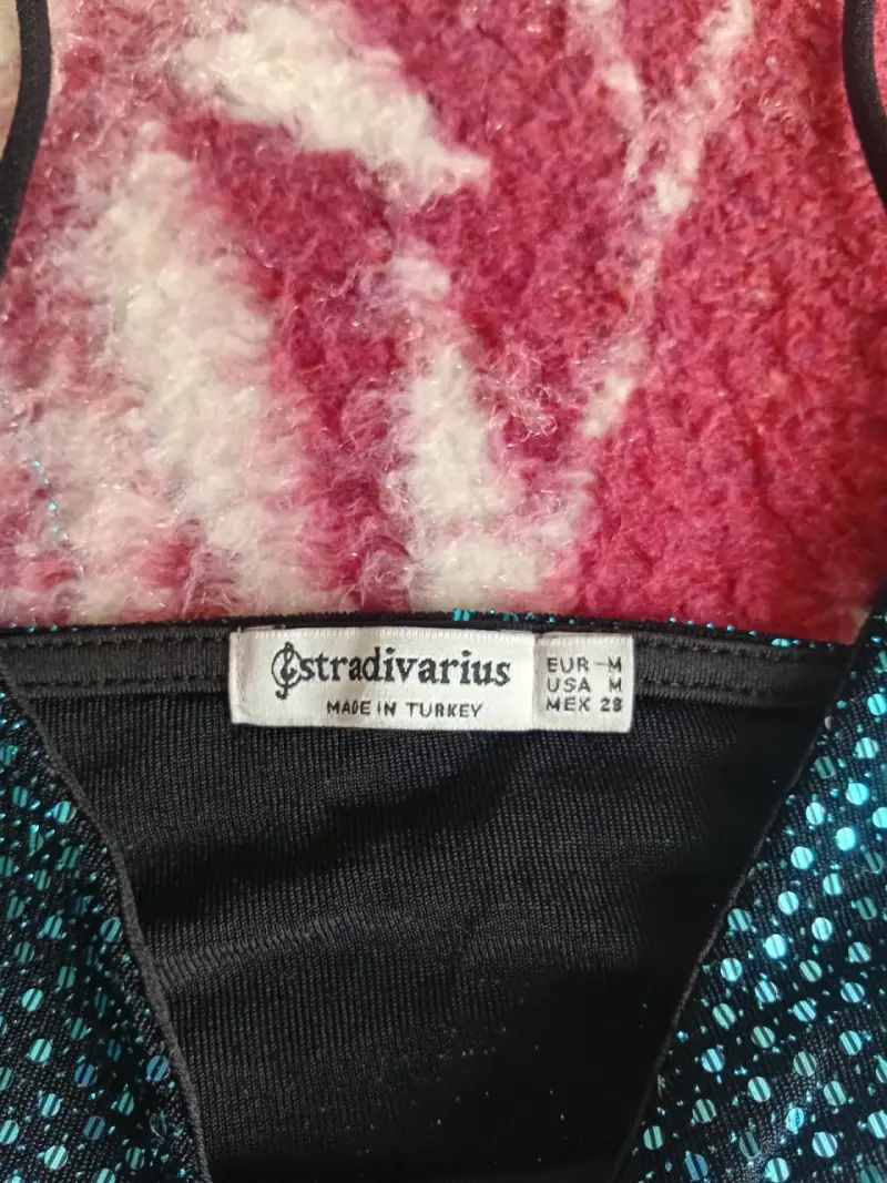 Top de lentejuelas Stradivarius negro y azul - 2
