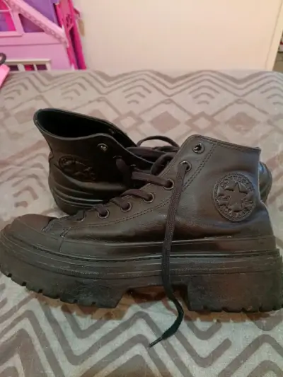Botas negras de cuero estilo Converse - miniatura 1
