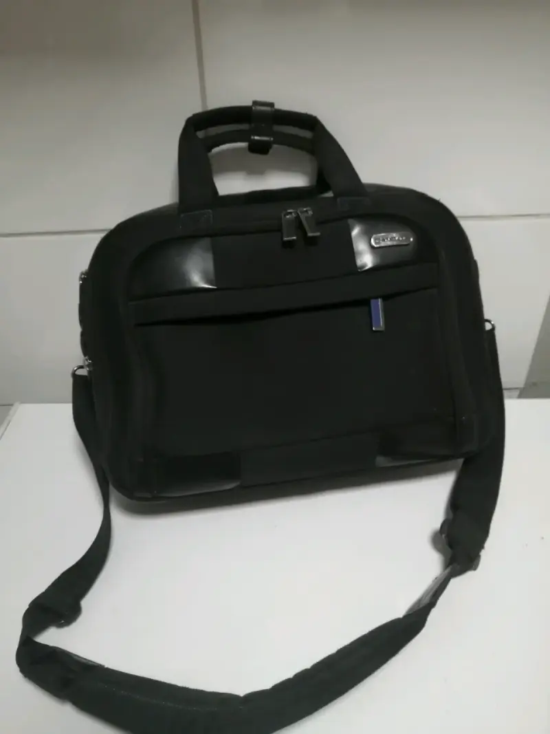 Maletín negro para laptop Saxoline con correa ajus - 1