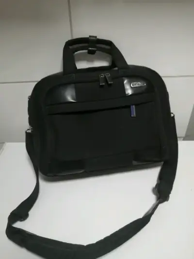 Maletín negro para laptop Saxoline con correa ajus - miniatura 1