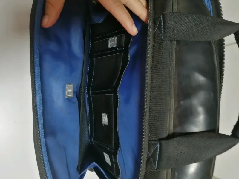 Maletín negro para laptop Saxoline con correa ajus - 5