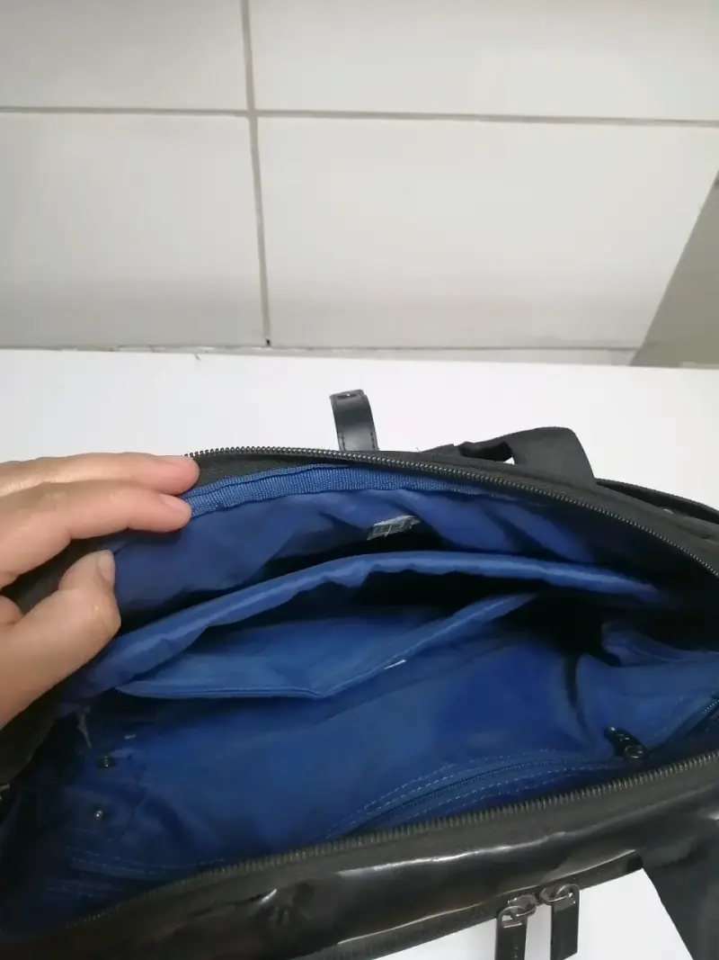 Maletín negro para laptop Saxoline con correa ajus - 6
