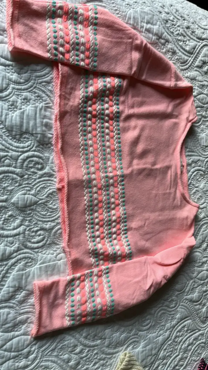 Suéter rosado con diseño bordado para mujer - 1