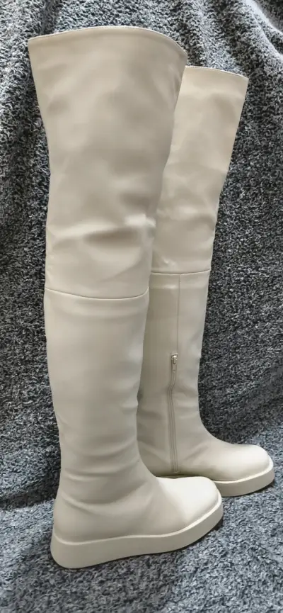 Botas altas blancas de cuero sintético - miniatura 2