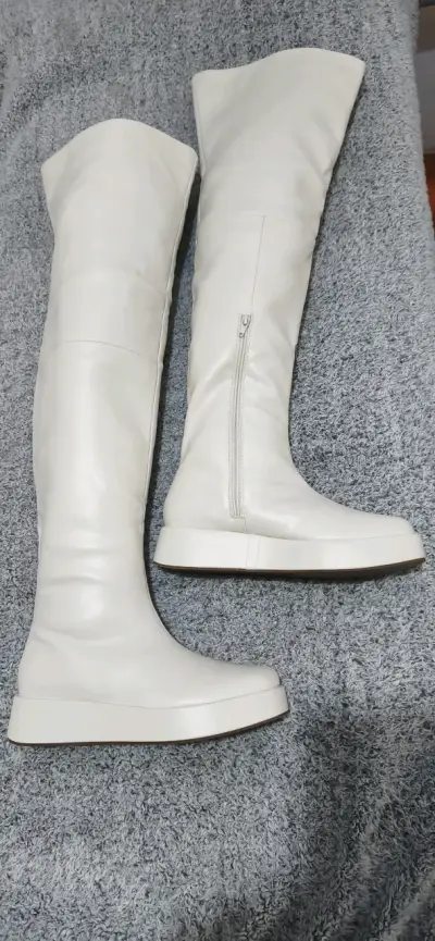 Botas altas blancas de cuero sintético - miniatura 3