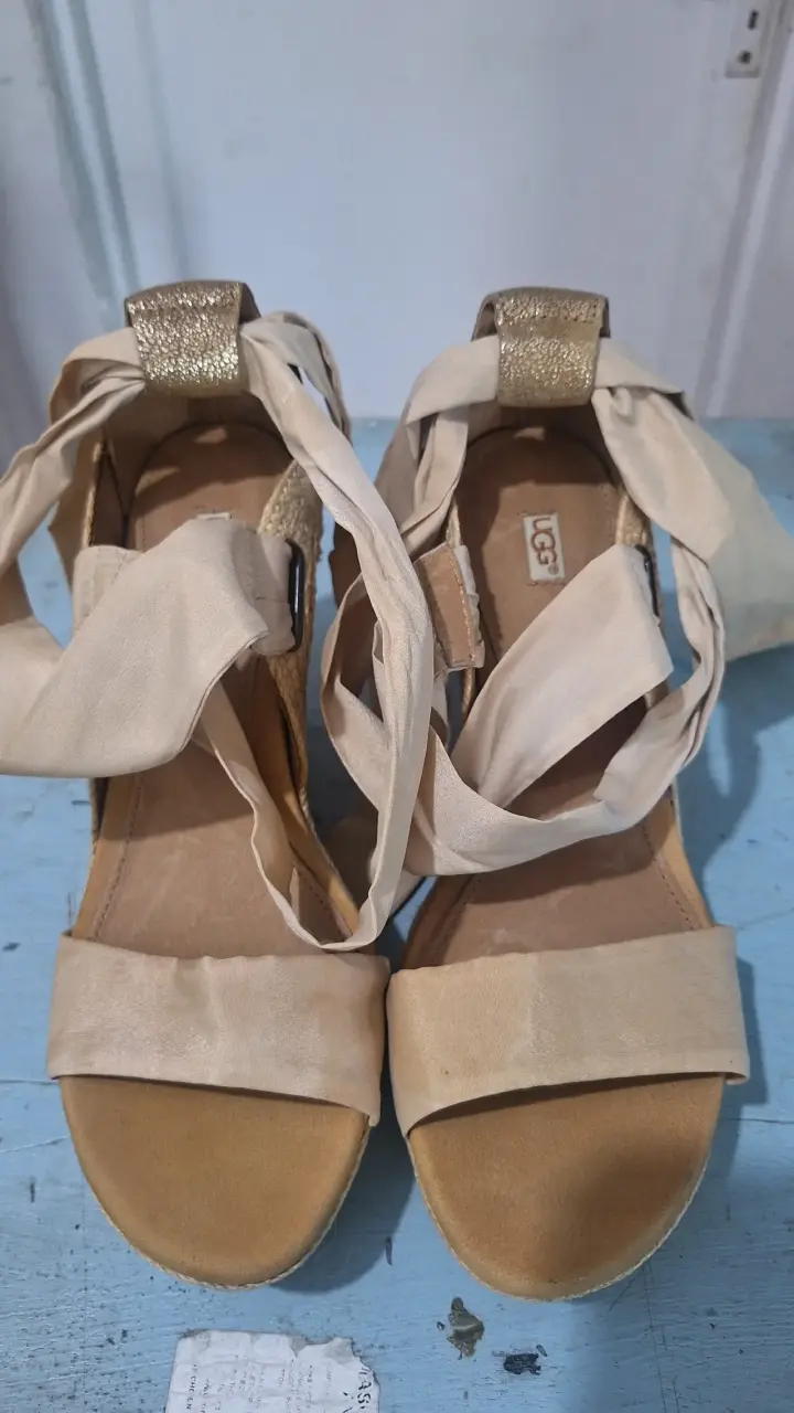 Sandalias de cuña beige UGG con cintas - 2