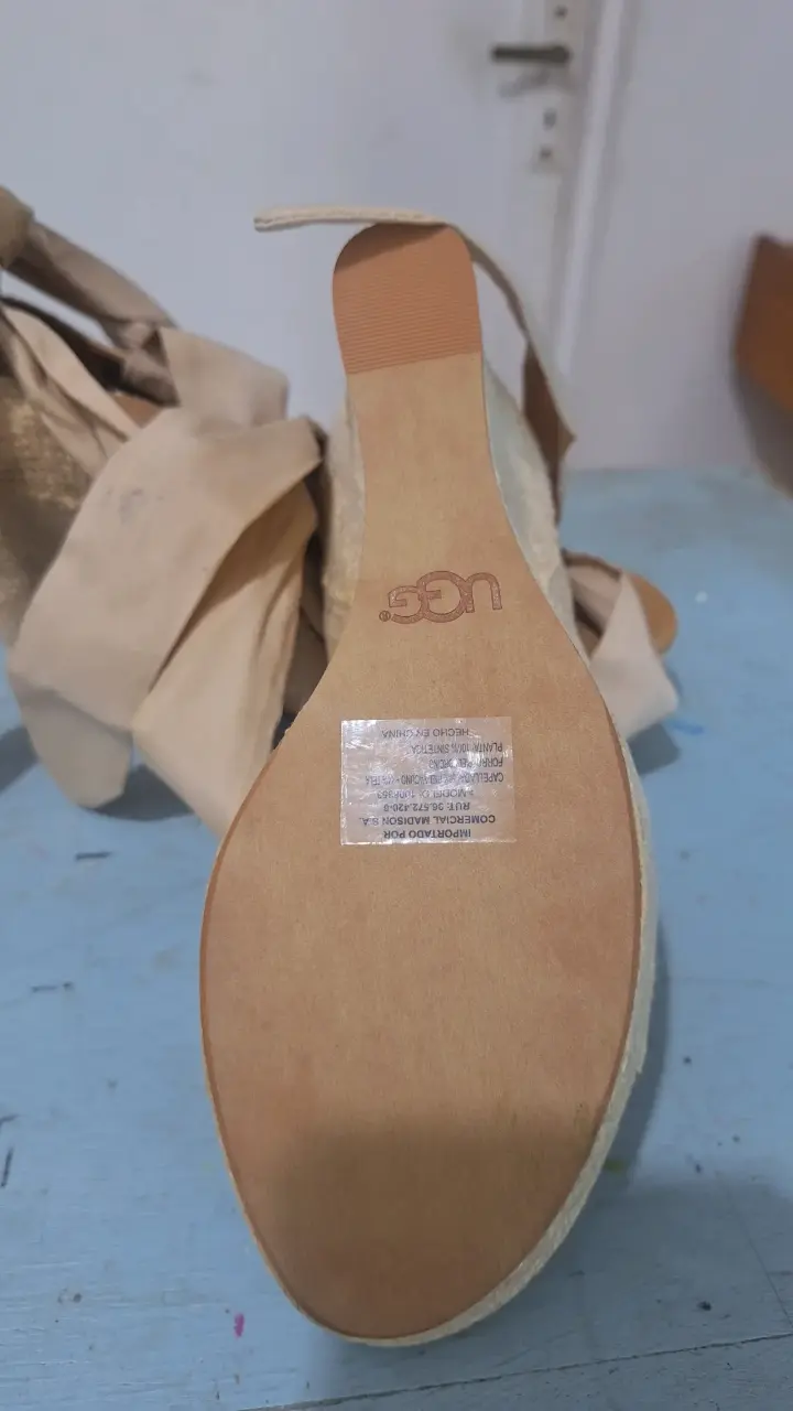 Sandalias de cuña beige UGG con cintas - 3