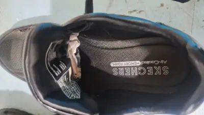 Zapatillas negras Skechers con diseño moderno - miniatura 4