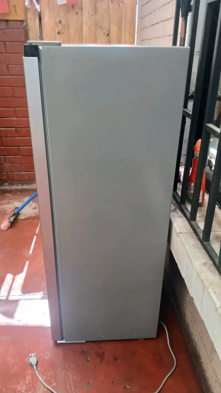 Refrigerador con dispensador de agua - 4