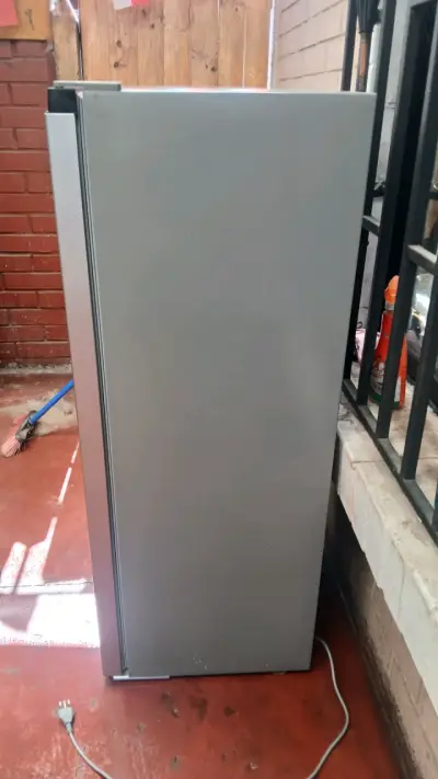 Refrigerador con dispensador de agua - miniatura 4