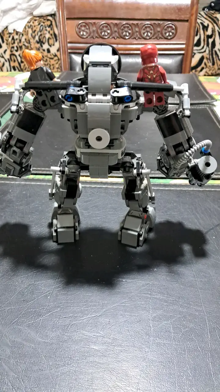 LEGO Marvel: Caos de Iron Monger - 3