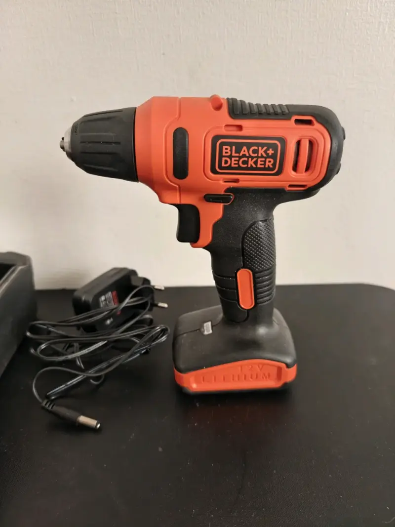 Taladro Inalámbrico Black+Decker 12V y Accesorios - 2