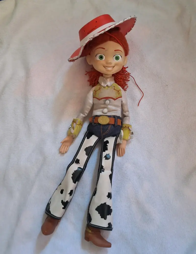 Muñeco Woody de Toy Story con sombrero y amigos. - 2