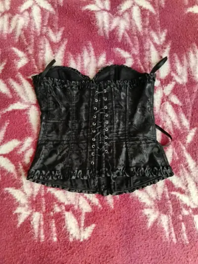 Corset negro con diseño floral - miniatura 2