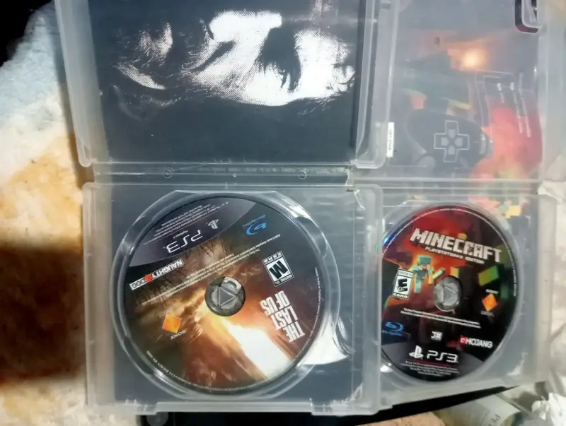 Consola PS3 con 2 juegos ,no tiene detalless,nuevo - 2