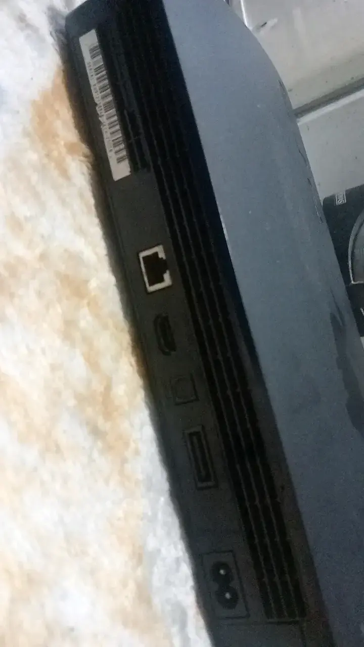 Consola PS3 con 2 juegos ,no tiene detalless,nuevo - 4