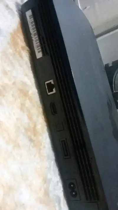 Consola PS3 con 2 juegos ,no tiene detalless,nuevo - miniatura 4