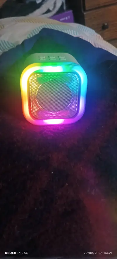 Laptop con Pantalla Grande y Teclado Retroiluminad - miniatura 3