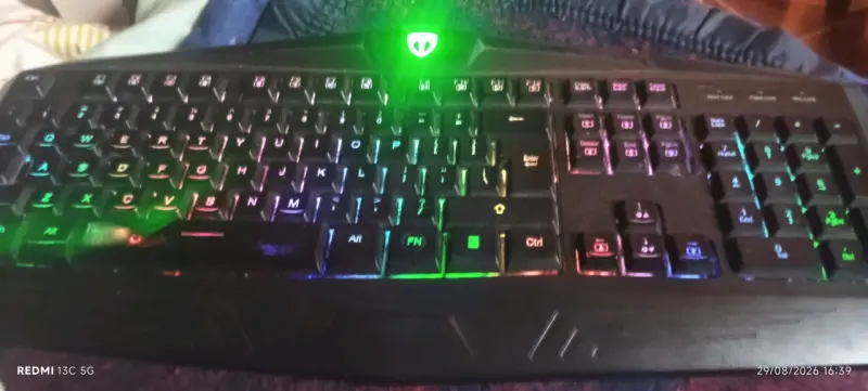 Laptop con Pantalla Grande y Teclado Retroiluminad - 4