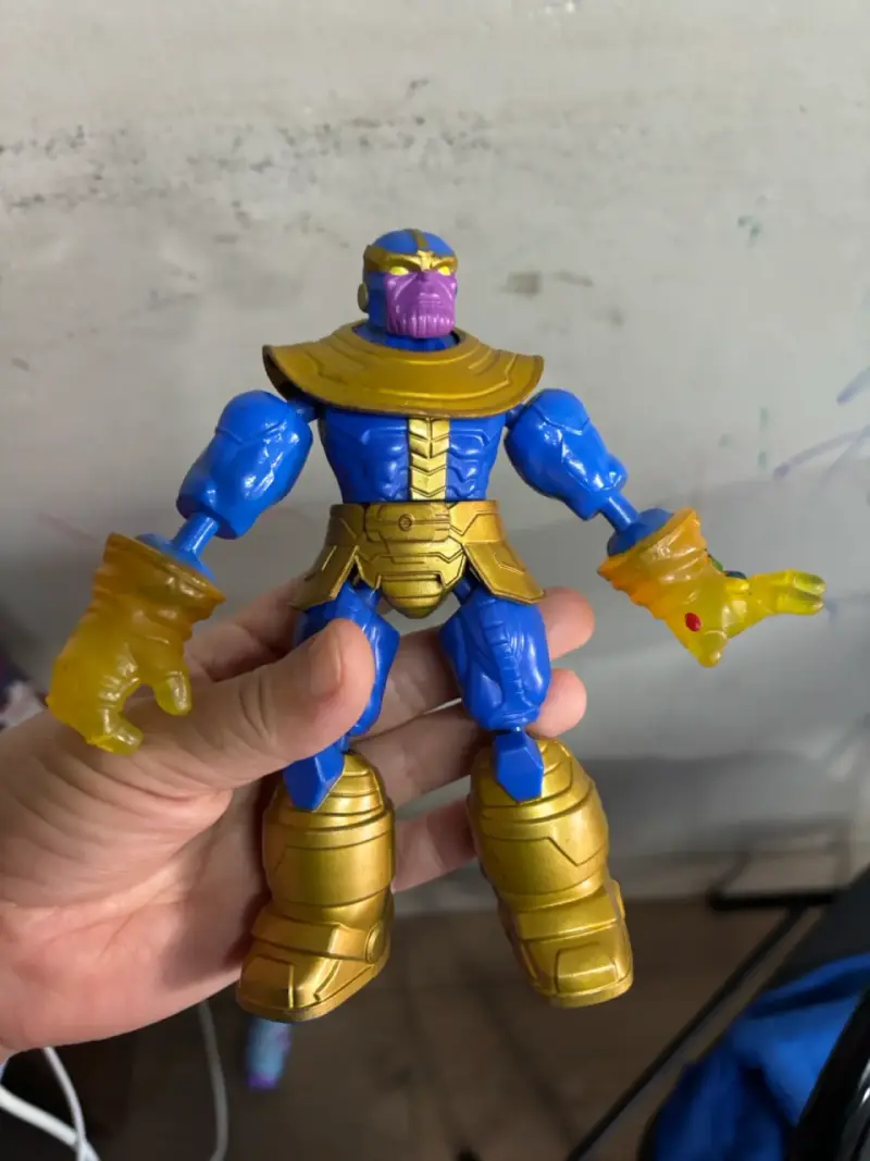 Figura de acción Thanos articulada