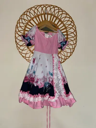 Vestido de huasa infantil floral rosa con encaje - miniatura 1
