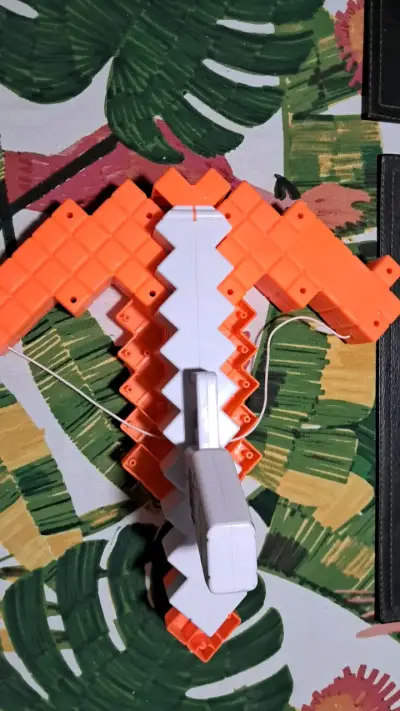 Juguete ballesta de Minecraft Naranja - miniatura 4
