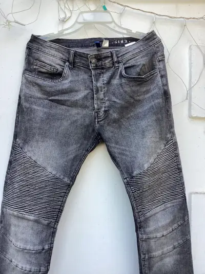Jean Biker H&m Hombre Gris Lavado Talla 32 (42) - miniatura 2