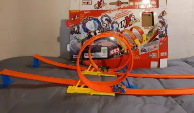 Pista de autos Maisto NXS con loop - miniatura 1