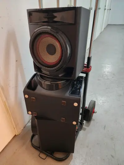 Sistema de sonido LG con altavoces potentes - miniatura 2