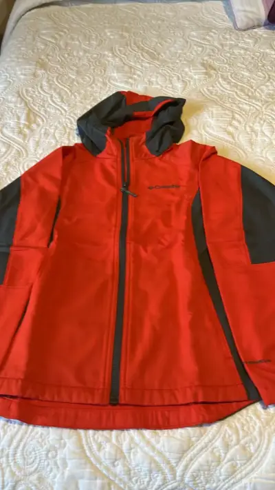 Chaqueta impermeable roja Columbia con capucha - miniatura 1