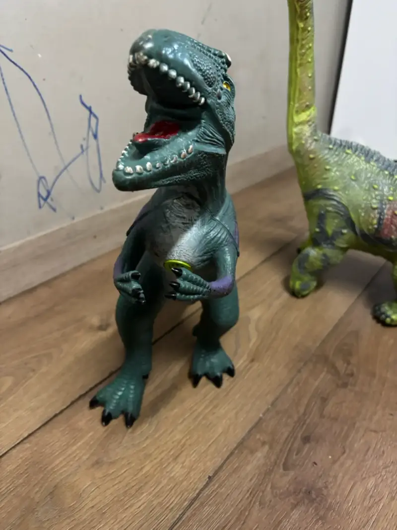Figura de dinosaurio T-Rex de juguete - 2