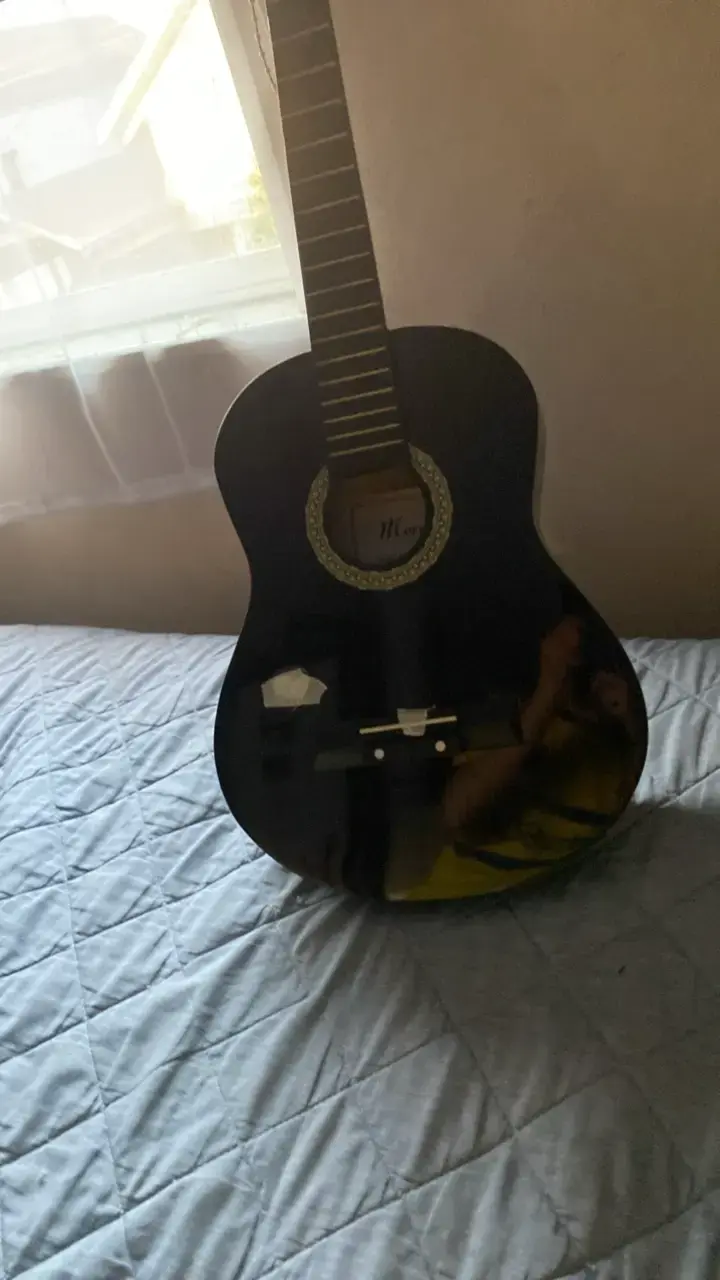 Guitarra acústica negra clásica de niño mercury - 1