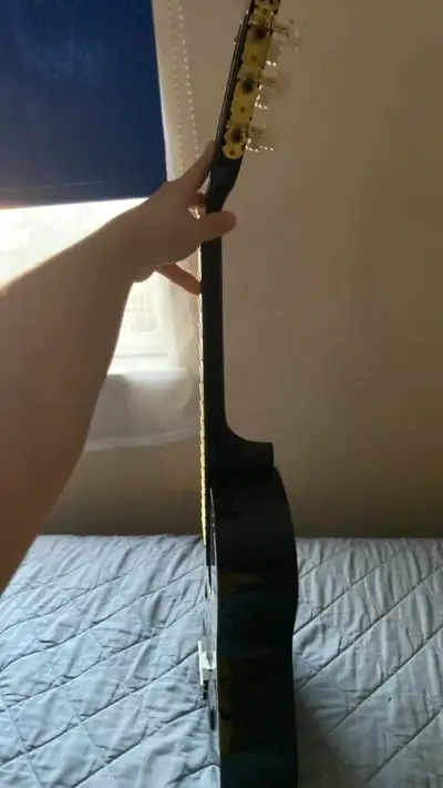 Guitarra acústica negra clásica de niño mercury - miniatura 3