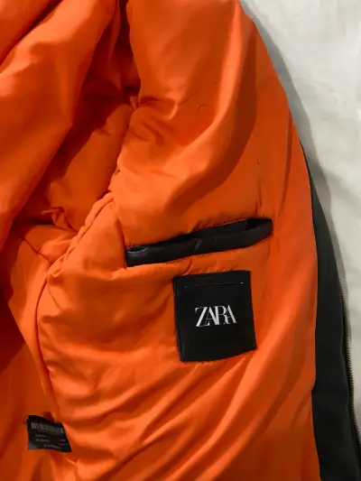 Chaqueta bomber negra con capucha Zara - miniatura 3