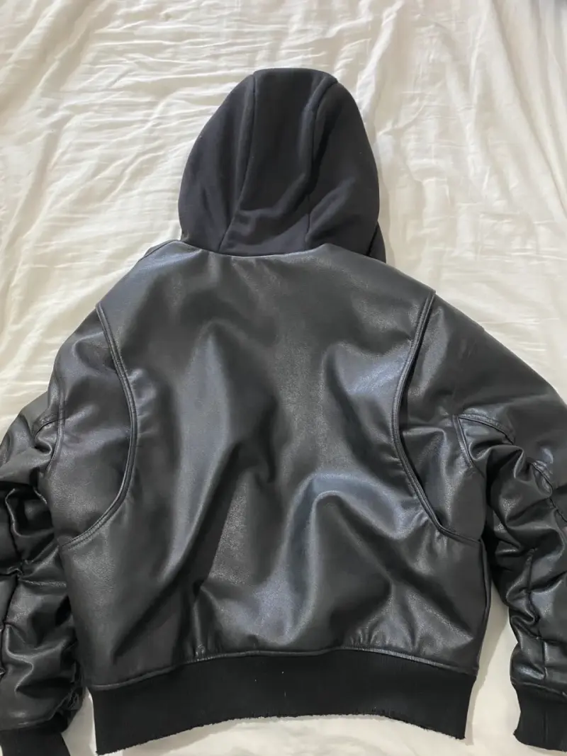 Chaqueta bomber negra con capucha Zara - 4