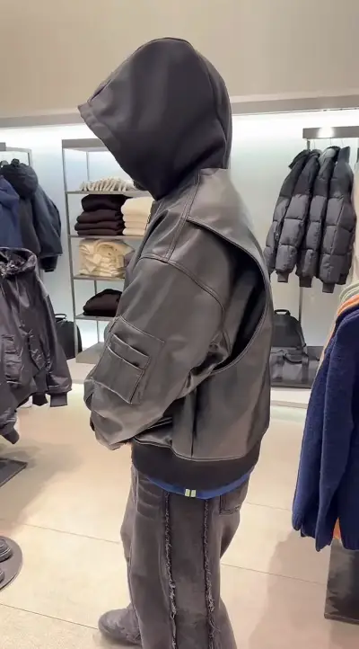 Chaqueta bomber negra con capucha Zara - miniatura 5