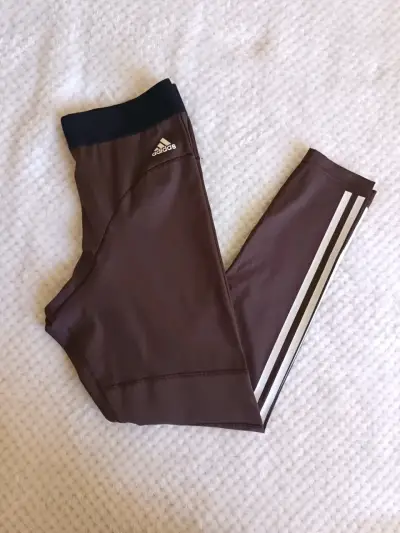 Leggings deportivos marrones Adidas con franjas - miniatura 1