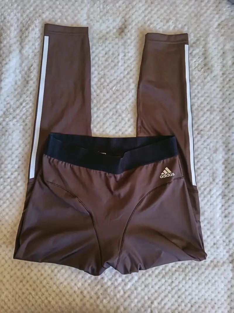 Leggings deportivos marrones Adidas con franjas - 3