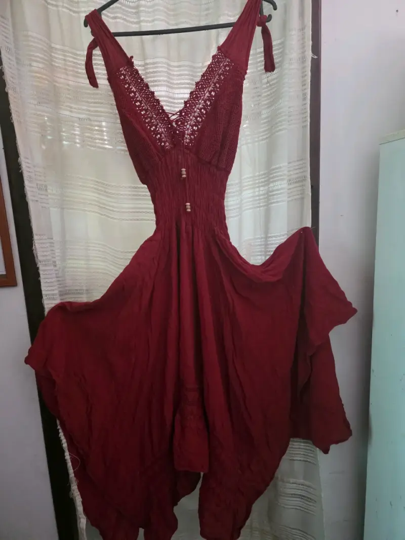 Vestido largo bohemio rojo con encaje