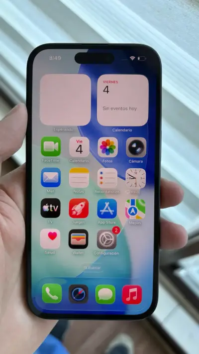 iPhone 15  en excelente estado - miniatura 1
