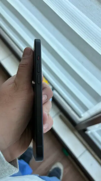 iPhone 15  en excelente estado - miniatura 5