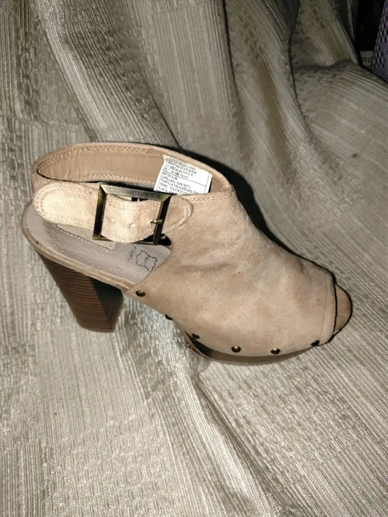 Zuecos de tacón alto beige con hebilla - 2