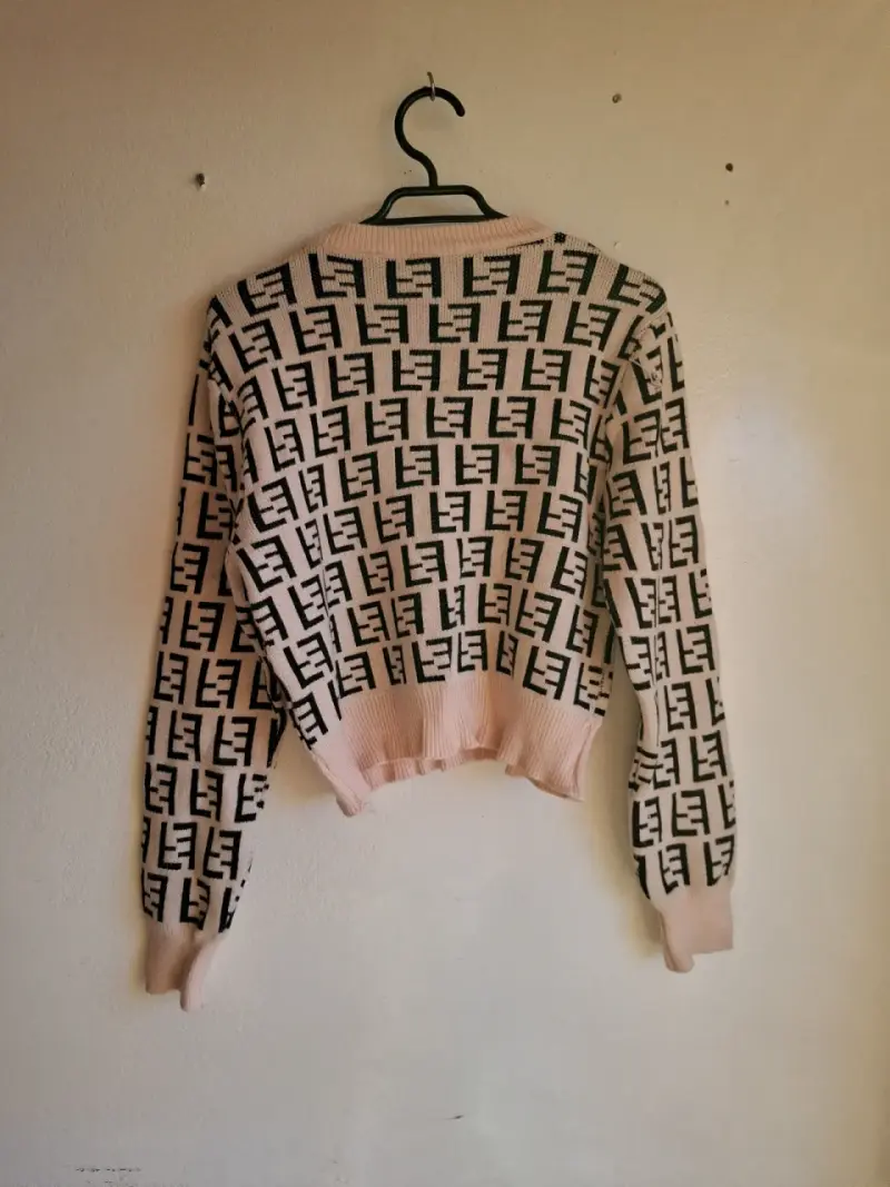 Suéter de mujer con diseño de monograma - 1
