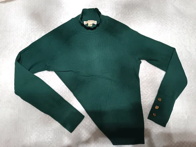 Suéter verde Michael Kors con botones dorados - 3