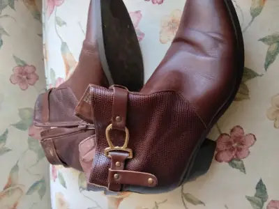 Botines de cuero marrón con hebilla decorativa - miniatura 3
