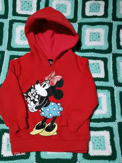 Polerón rojo con capucha Minnie Mouse para niños - miniatura 2