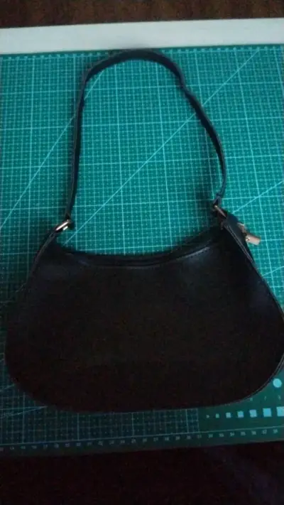 Bolso de mano negro elegante - miniatura 1