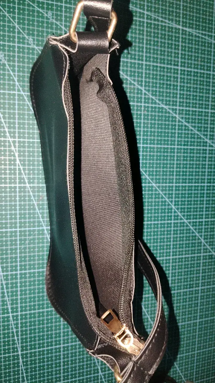 Bolso de mano negro elegante - 3