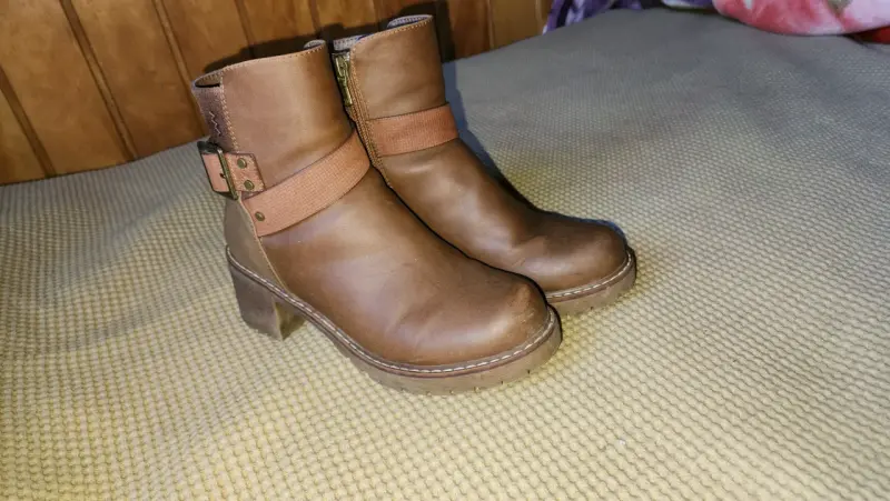 Botines de cuero marrón con tacón - 1