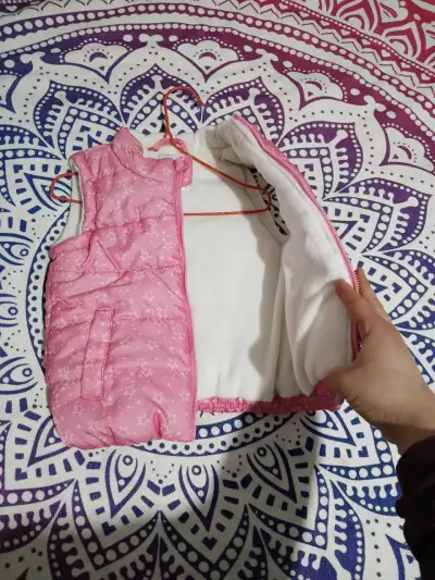 Chaqueta acolchado rosa para niña con estrellas - miniatura 2